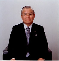 会 長 服部和彦