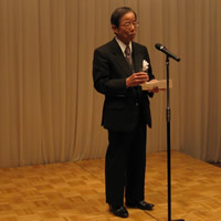 原副会長（西日本プラ工業協会会長）のご発声で乾杯